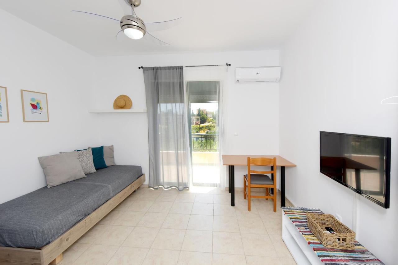 Athina's In Olive Grove Apartament