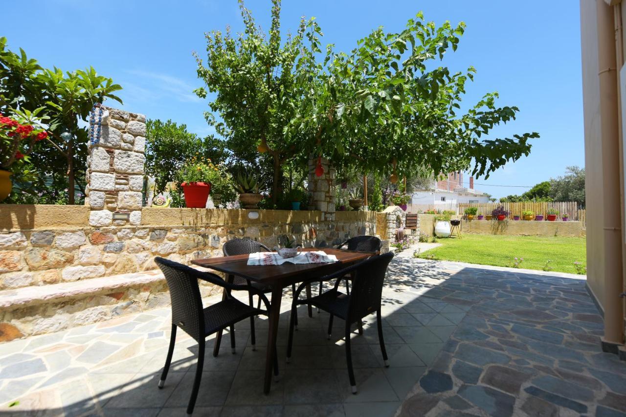 Athina's In Olive Grove Apartament