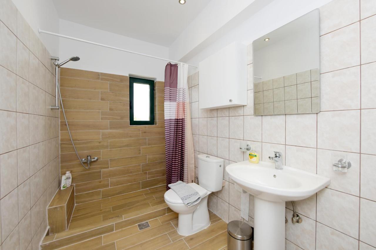 Athina's In Olive Grove Apartament