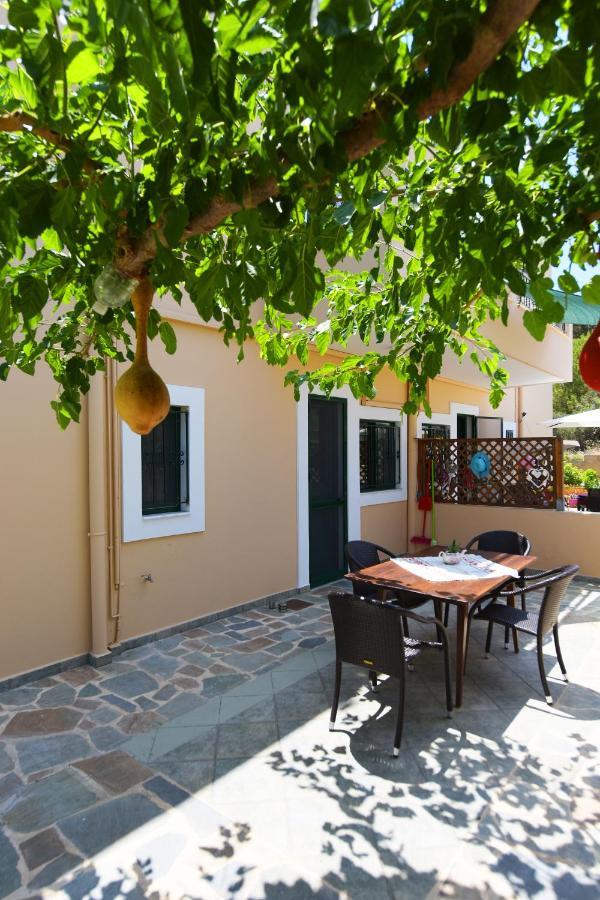 Athina's In Olive Grove Apartament